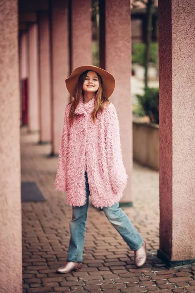 Outdoor Fashion Portrait Young Girl Wearing Pink Faux Fur Coat — Stock Photo, Image