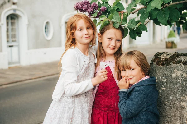 Utomhus Porträtt Roliga Barn Mode För Barn — Stockfoto