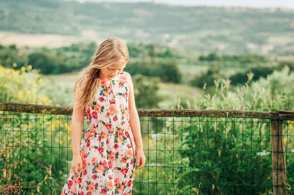 Utomhus Porträtt Söt Liten Flicka Bild Tagen Italien Toscana — Stockfoto