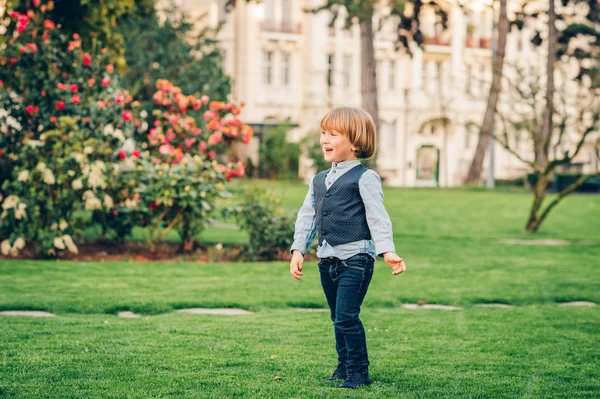 Portret Aer Liber Băiețelului Drăguț Modă Pentru Copii Mici — Fotografie, imagine de stoc