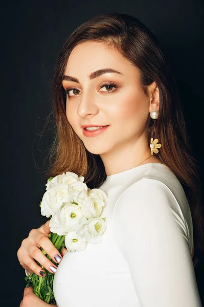 Studio Portrait Gros Plan Belle Jeune Femme Aux Cheveux Longs — Photo