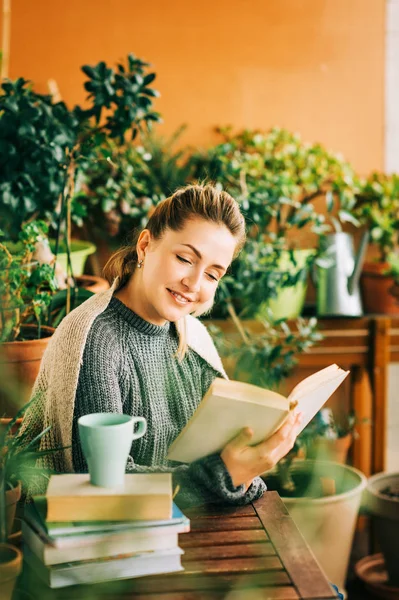 Young Beautiful Woman Relaxing Cozy Balcony Reading Book Wearing Warm — Stock Photo, Image