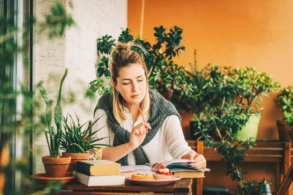 Young Woman Stuyding Home Sitting Balcony Making Notes Nitebook — Stock Photo, Image