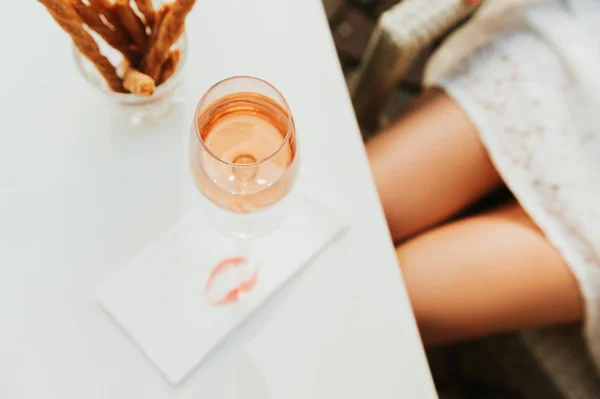 Flat Lay Image Rose Wine Imprint Woman Lipstick — Stock Photo, Image