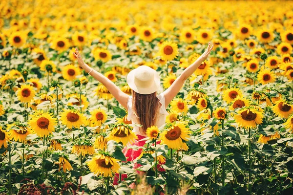 Outdoor Portrait Beautiful Young Woman Sunflowers Health Lifestyle Arms Wide — Stock Photo, Image