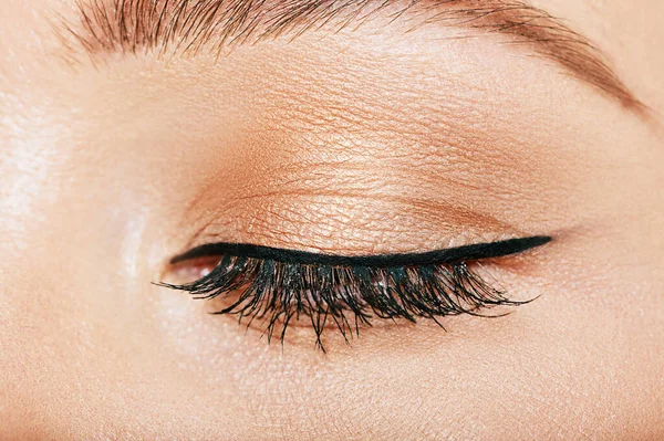 Closeup Beautiful Woman Eye Makeup Soft Golden Eyeshadow Black Eyelinear — Stock Photo, Image
