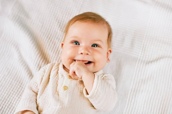 Портрет Сладкого Счастливого Ребенка Месяцев — стоковое фото