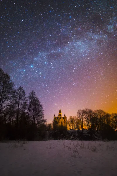 Antigua Iglesia Católica Bajo Cielo Estrellado — Foto de Stock