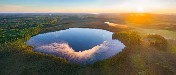 Lago en un pantano — Foto de Stock