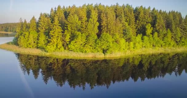 Красивое Озеро Утрам — стоковое видео