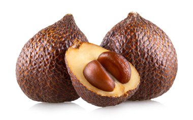 (Salacca zalacca) veya Yılan meyvesi beyaz arkaplanda izole