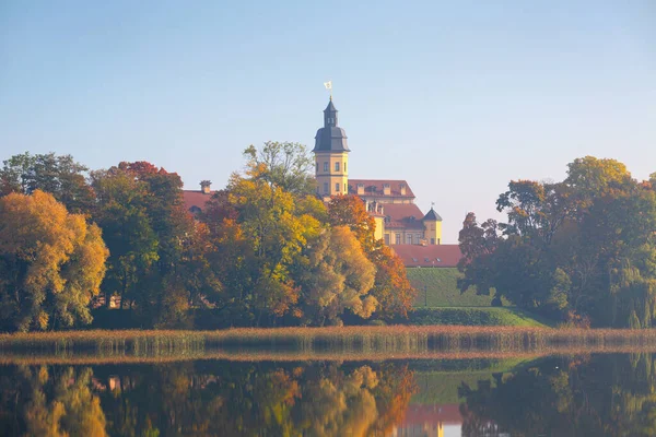 Starożytny Pałac Niasvizh Białoruś Jesienią — Zdjęcie stockowe