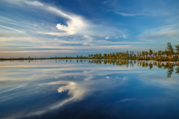 Güneş Batarken Yelnya Bataklığının Eşsiz Göllerinden Biri — Stok fotoğraf