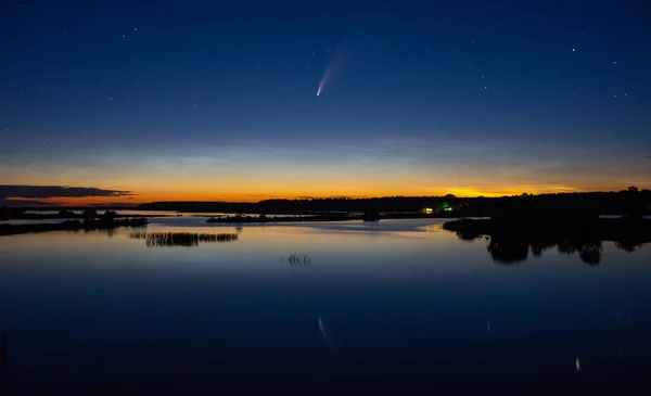 Comet 2020 Neowise Πάνω Από Όμορφο Τοπίο Σούρουπο — Φωτογραφία Αρχείου