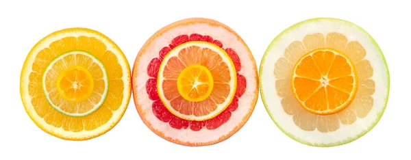 白を基調としたカラフルな柑橘類のスライス — ストック写真