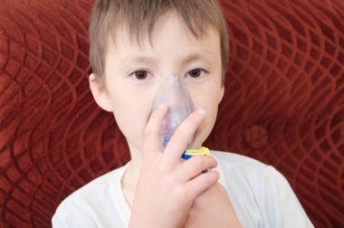 hasta çocuk yapma inhalasyon, zatürre veya çocuk, oksijen tüpü, Kompresör Nebulizatör, sağlık için nebules makine için öksürük solunum yordamla Nebulizatör maskeli. Çocuk soğuk