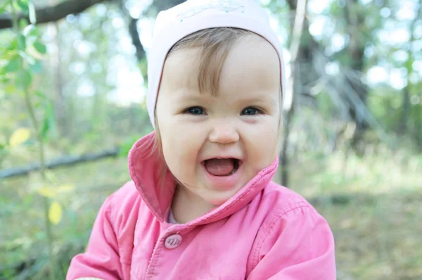 Bonito Bebê Menina Feliz Sorrindo Retrato Criança Emocional Adorável Livre — Fotografia de Stock