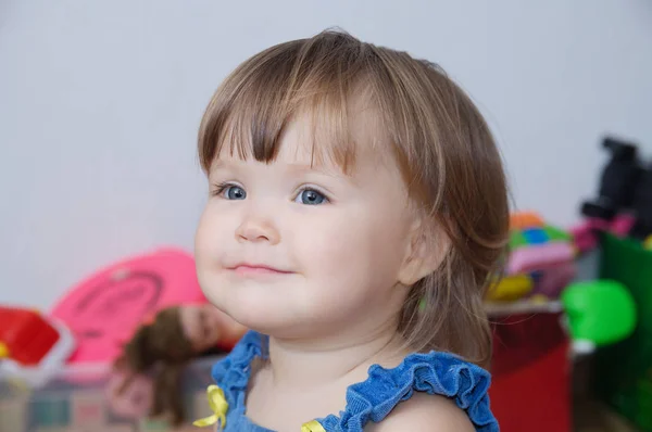 Menina Retrato Sorrindo Bonito Lindo Bebê Criança Caucasiana — Fotografia de Stock