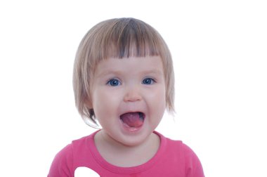 Beyaz arka plan üzerinde izole mutlu gülümseyen küçük bebek kız portre. mutluluk çocukluk sevimli sevimli çocuk yüz için