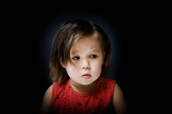 Çocuk Korkuyor Karanlıkta Korku Küçük Kız Bir Şey Gecede Titremeye — Stok fotoğraf