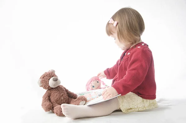 Brincando Escola Com Brinquedos Feliz Sorrindo Bebê Menina Elegante Vestido — Fotografia de Stock