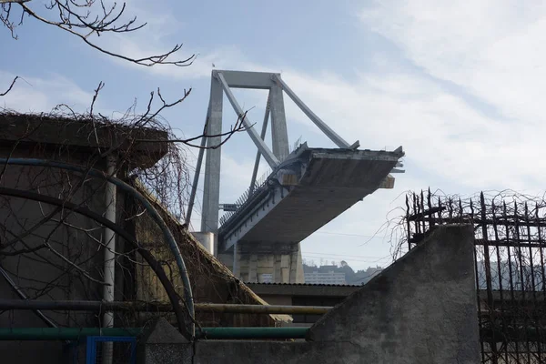 Ruinas del puente Ponte Morandi en Génova —  Fotos de Stock