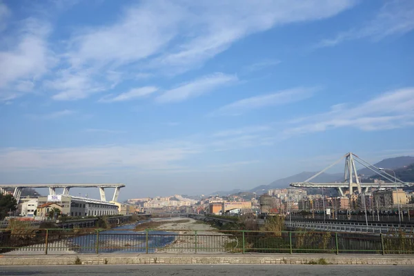 Ruinerna av bron Ponte Morandi i Genua — Stockfoto