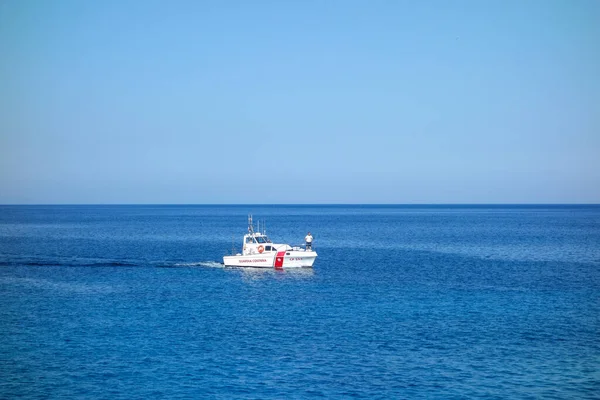 Pianosa イタリア Circa 2020年6月 ピアノサ島の前のグアルディア コスティエラ 翻訳沿岸警備隊 ボート — ストック写真