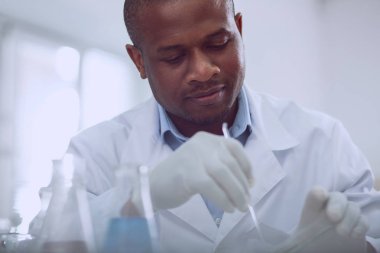 Kararlı Afro-Amerikan biyolog tohumları ile çalışma