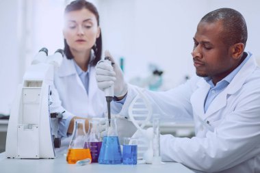 Kararlı bilim adamları taşıyan bir test edin