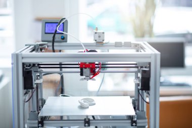 Modern 3d printerlere harcama maddeler yeni bir model oluşturma