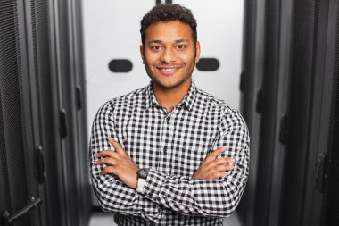 Neşeli o adam ziyaret sunucu odası