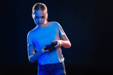 Hoş neşeli kadının onun eğlence