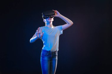 3D gözlük içine arıyorum memnun hoş kadın