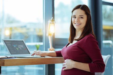 Kameraya poz güzel gebelik