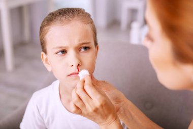 Depresif genç kız annesine