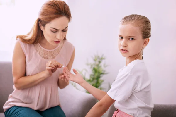 Depressed young girl looking at you — Stock Photo, Image