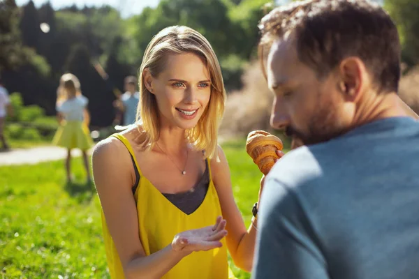 Delighted woman talking with her man — Stock Photo, Image