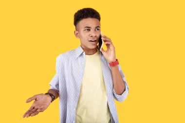 Telefon sohbet güzel yakışıklı adam