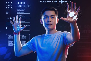 İstatistikleri ile çalışma ve yeni bir hologram kullanarak Yöneticisi akıllı