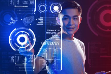 Onun çalışmaları sırasında ekranın dokunmadan mutlu genç adam arıyorum memnun