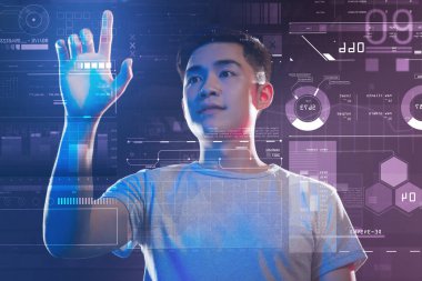 Modern ofisinde çalışan ve bir aygıt dokunmadan deneyimli programcılar