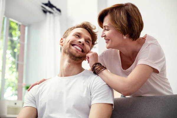 Alegre mujer agradable mostrando su amor —  Fotos de Stock