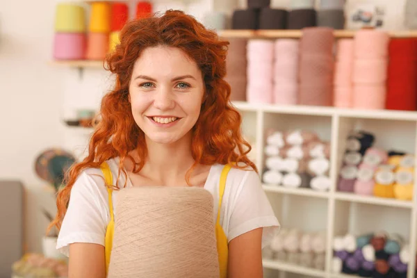 Çok parlak bir fikir sahip ışınlama yaratıcı kız