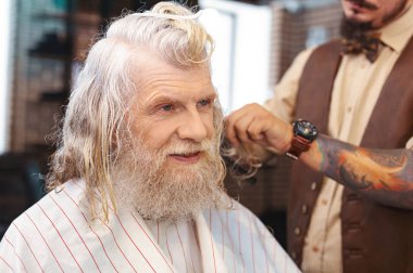 Onun müşteri hizmet veren yetkili Kuaför