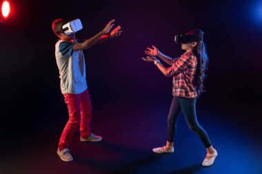 VR oyun oynak arkadaşlarım