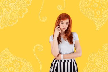 Onun yüzüne dokunmaktan ve gelecek hakkında düşünmek yorgun öğrenci