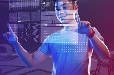 Akıllı o gülümseyen ve geniş ayrıntılı bir hologram yapım yöneticisi