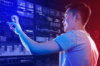 Akıllı programcı yeni program çalışırken ekran dokunaklı