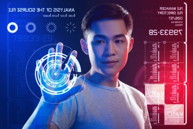 Elini tarama sırasında ekranın dokunmadan sakin web geliştirici